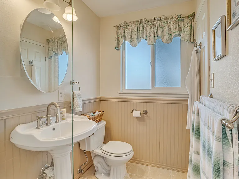 2545 Dewitt Ave — Photo 22