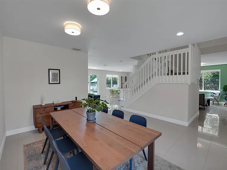 1070 Bluewood Ter — Photo 3