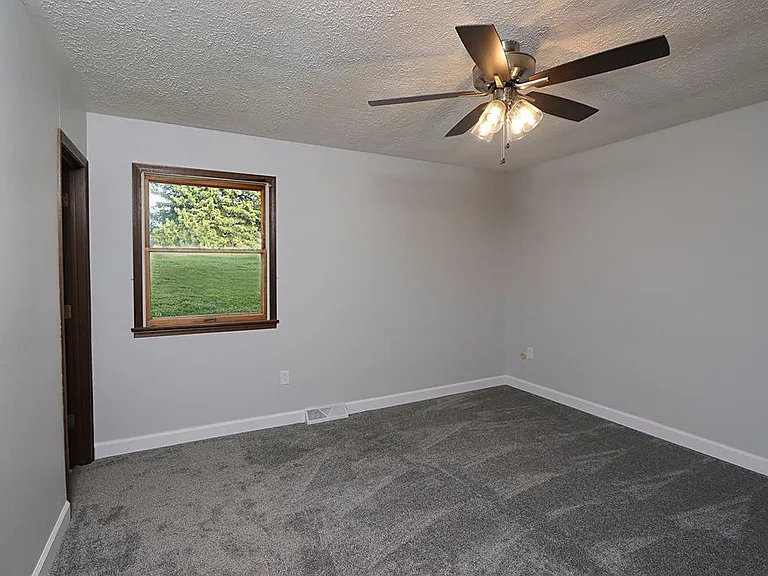Parkview Dr — Photo 8