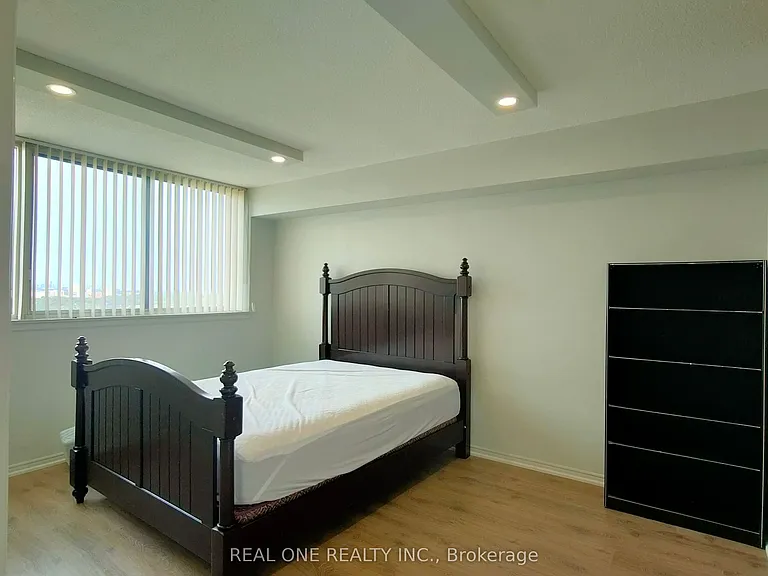 880 Dundas St W #1404 — Photo 7