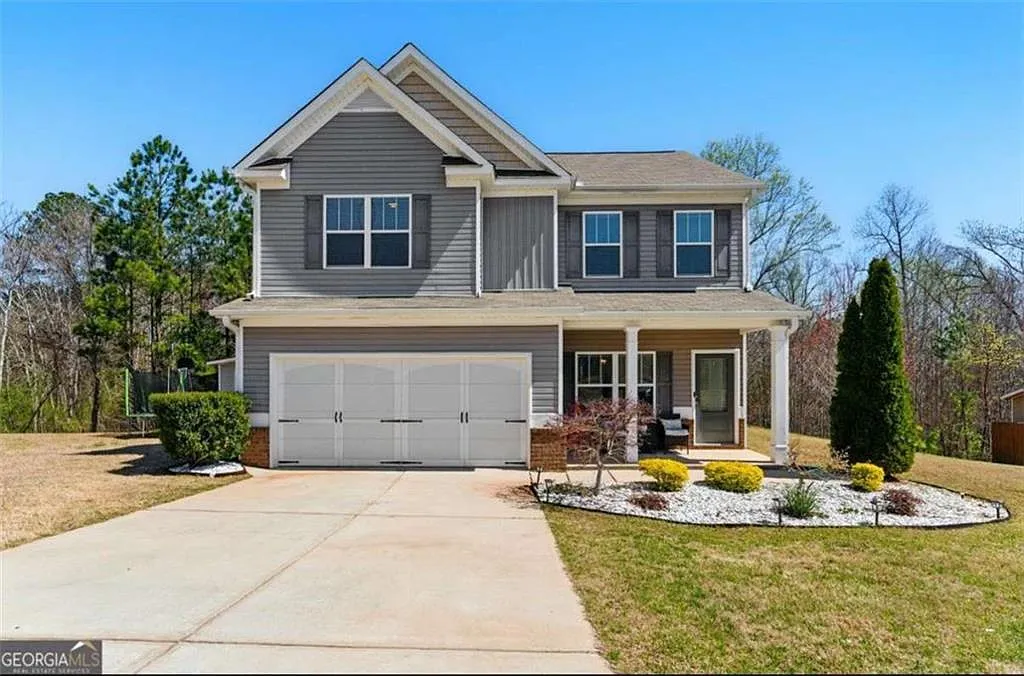 4 bed, 2.5 bath, 2102 sqft, $2,500 — Photo 2