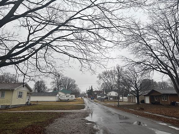 4th image of 107 N Church St