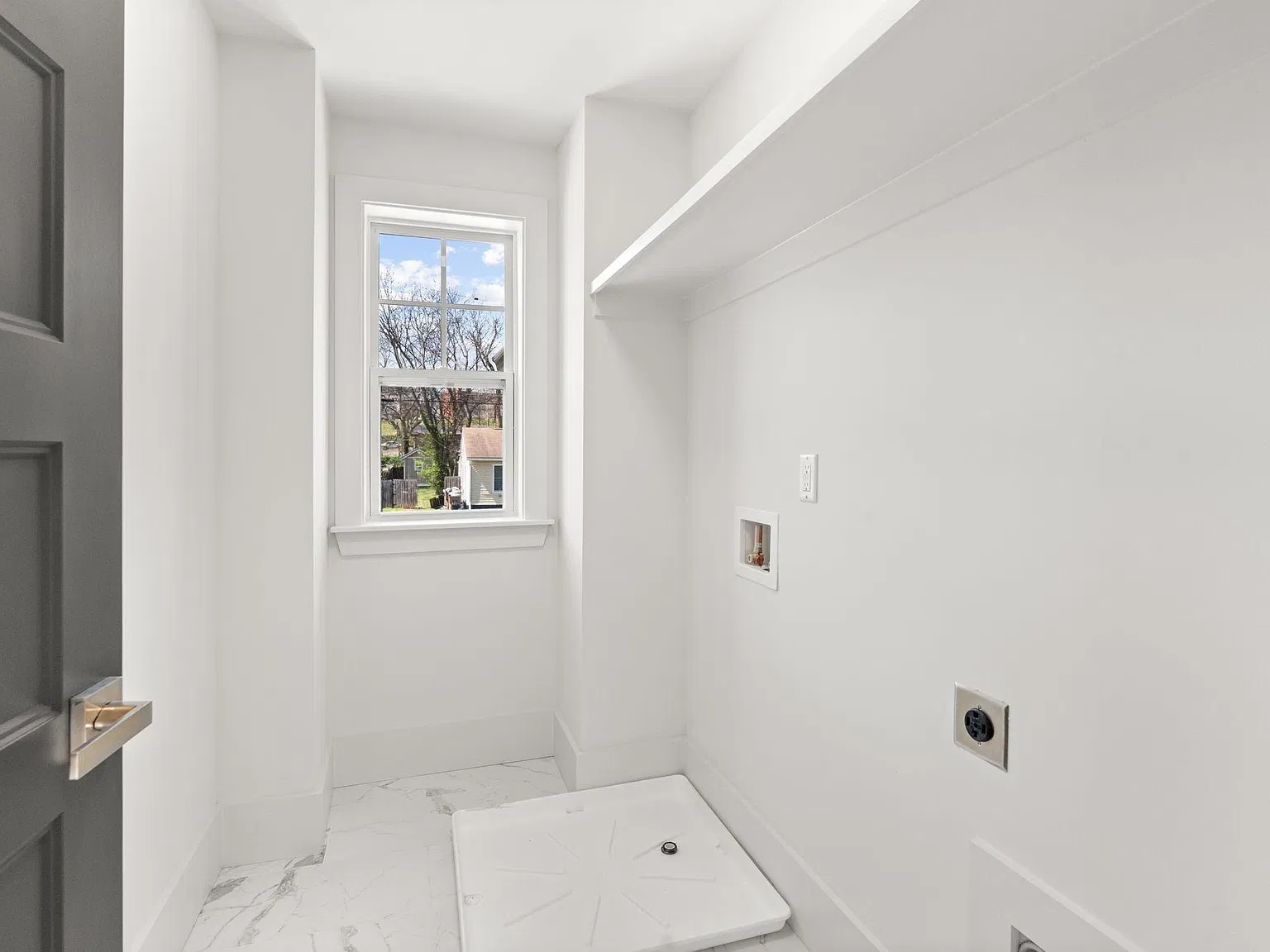 4 bed, 2.5 bath, 2200 sqft, $3,600 — Photo 4