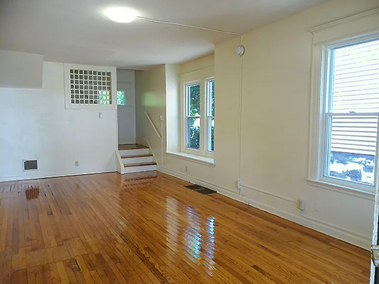 2406 E Genesee St — Photo 9