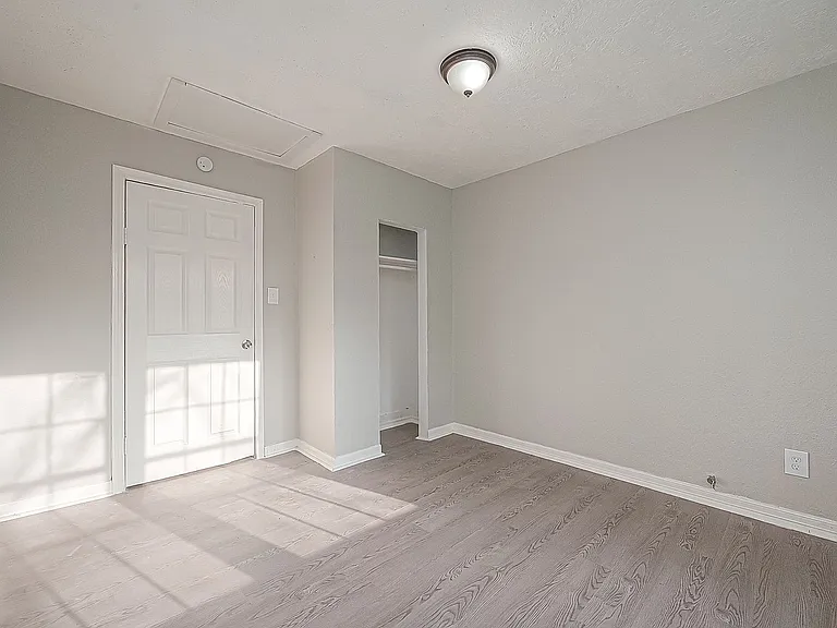 8304 Darien St — Photo 4