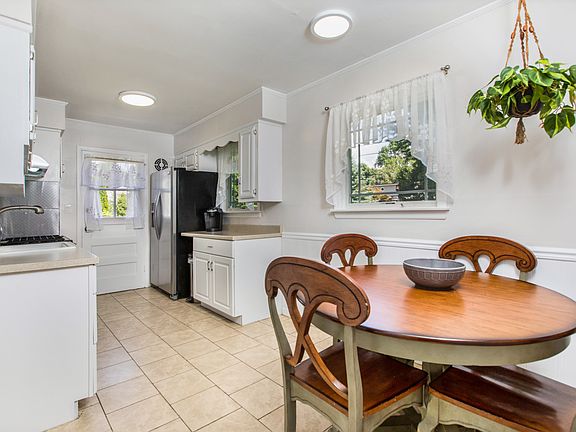4th image of 2733 Wendell Ln