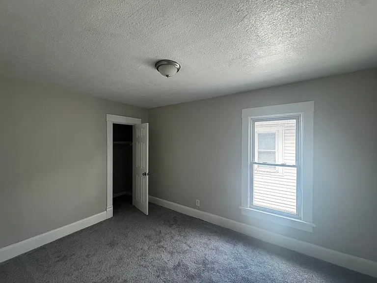 613 Jefferson Ave — Photo 2