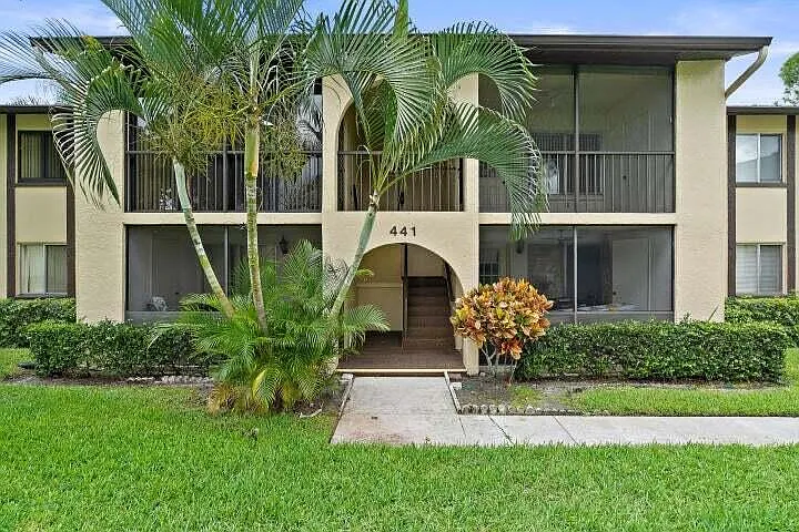 2 bed, 1.0 bath, 916 sqft, $1,650 — Photo 2