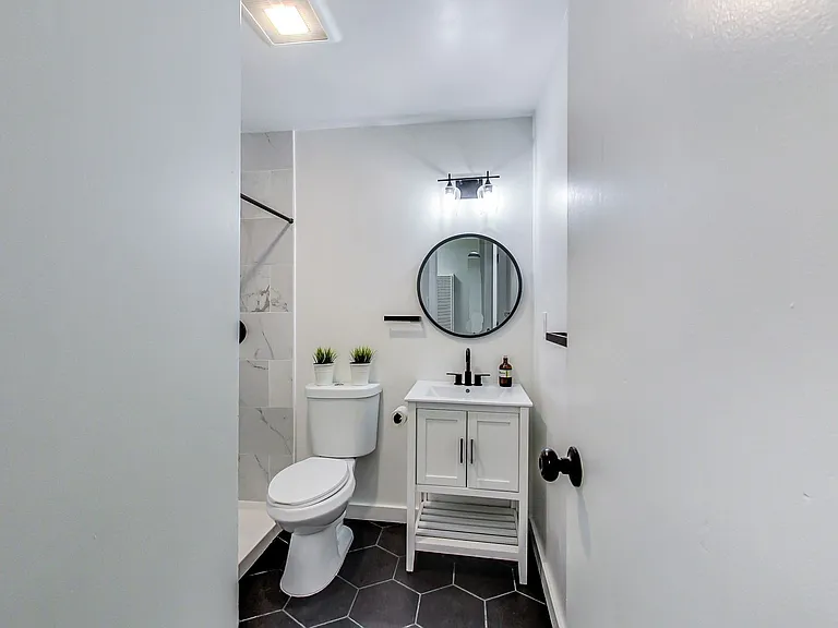 281 MACARTHUR Blvd — Photo 13
