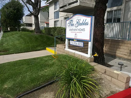 Beautiful 3 Bedroom Apartment In Placentia Photo 1