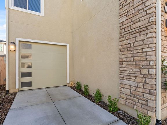 4th image of 1116 Elevations Way W