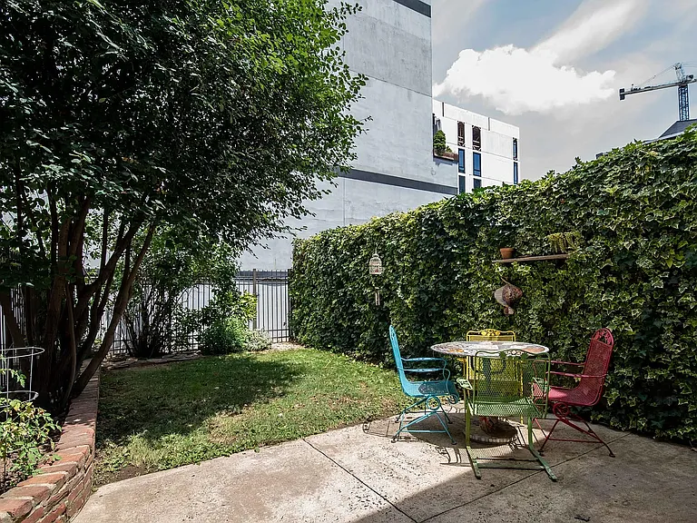 213 W George St — Photo 7