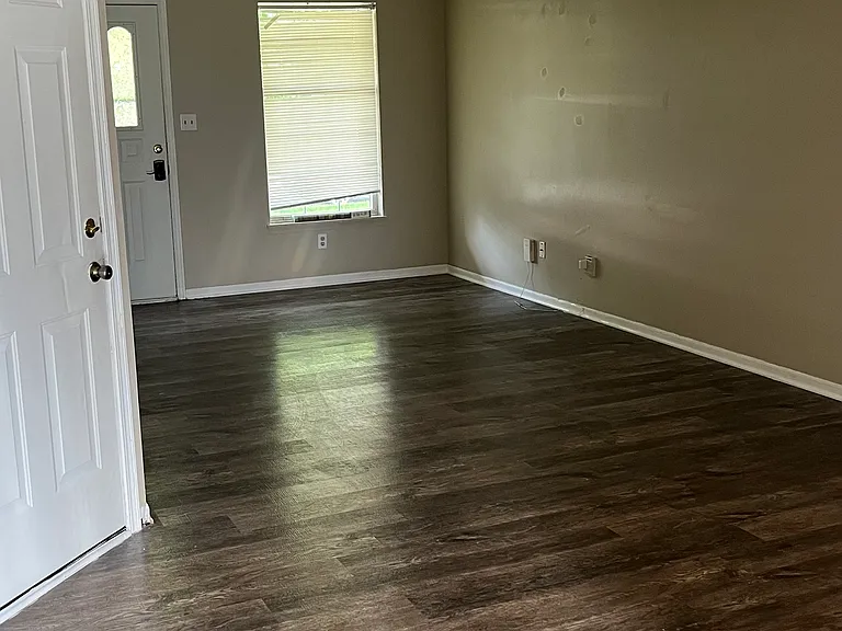 314 S Sunrise Dr — Photo 2