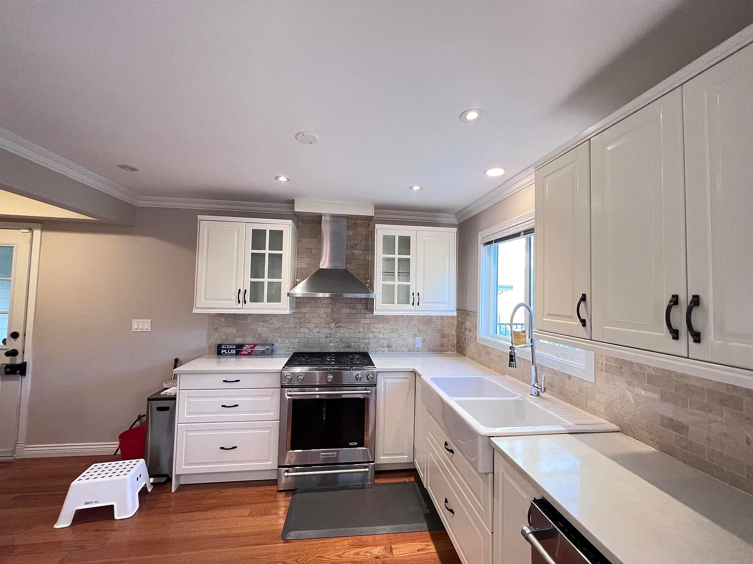 4 bed, 3000 sqft, $4,200 — Photo 3