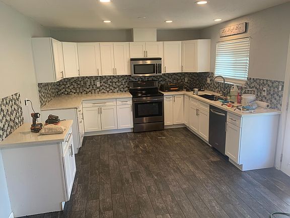2nd image of 1939 W Des Moines Cir