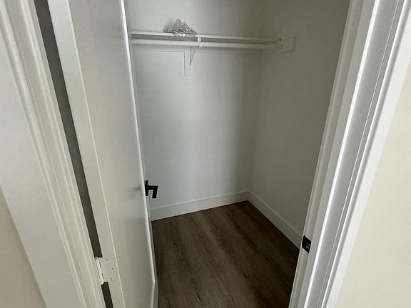 5th image of 4313 Dwight St