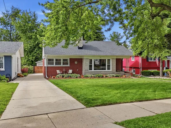 263 Hill Ave, Glen Ellyn, IL 60137