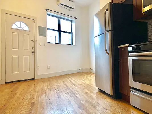 Rented by Premier Metro Realty Corp | media 20