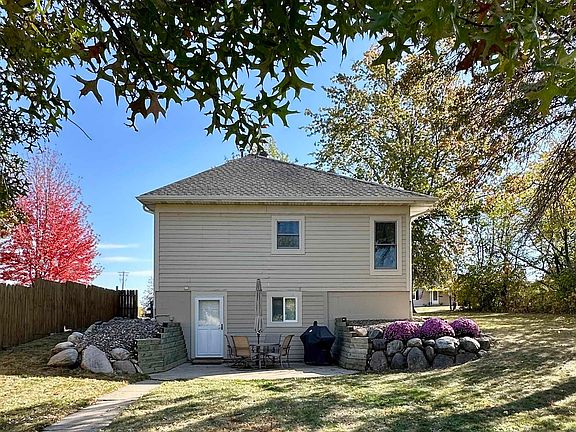 4th image of 719 N 12th St