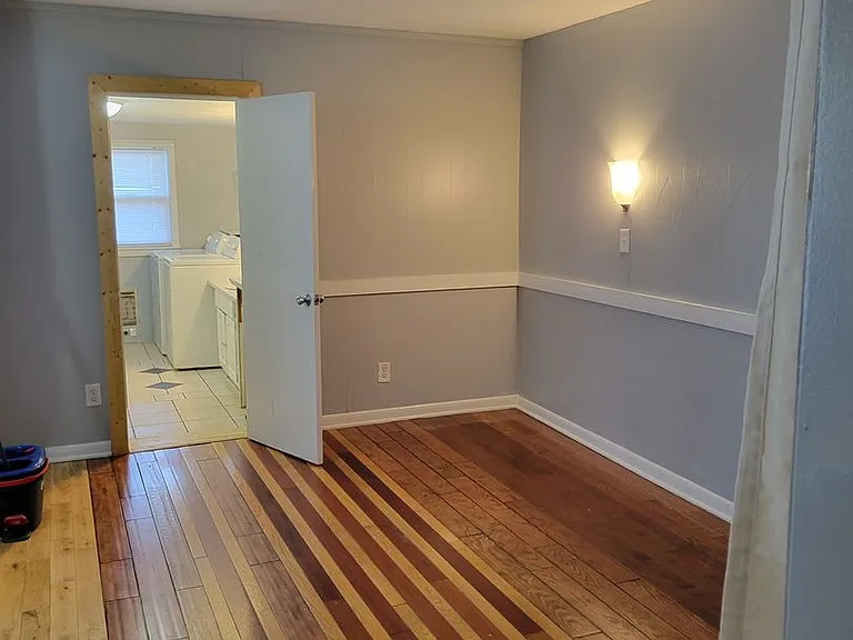 406 W Maple St — Photo 5