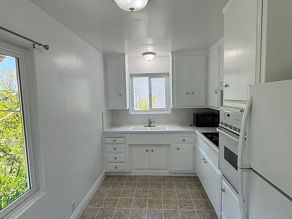 4th image of 1905 E Florida St APT 4