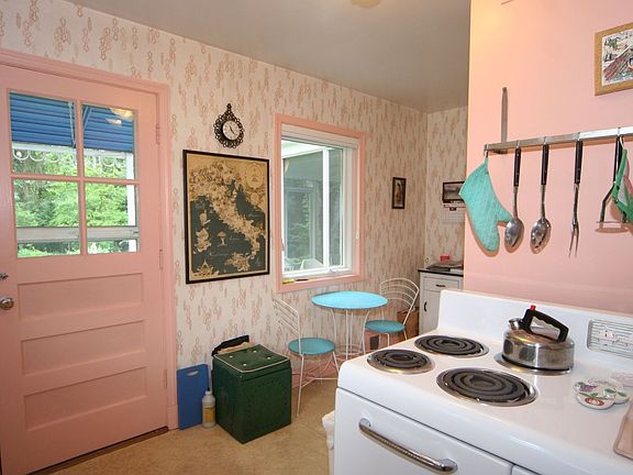 4th image of 9800 Parkwood Dr