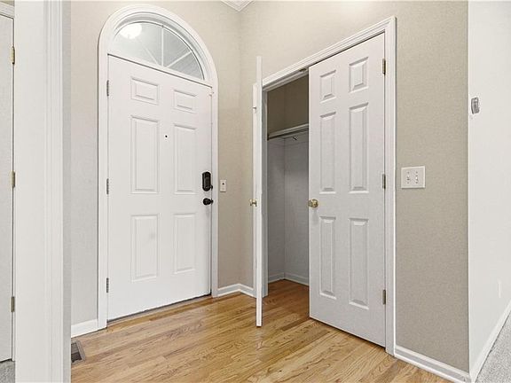5th image of 11001 N Laurel Ave