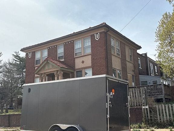 3rd image of 2901 Meramec St