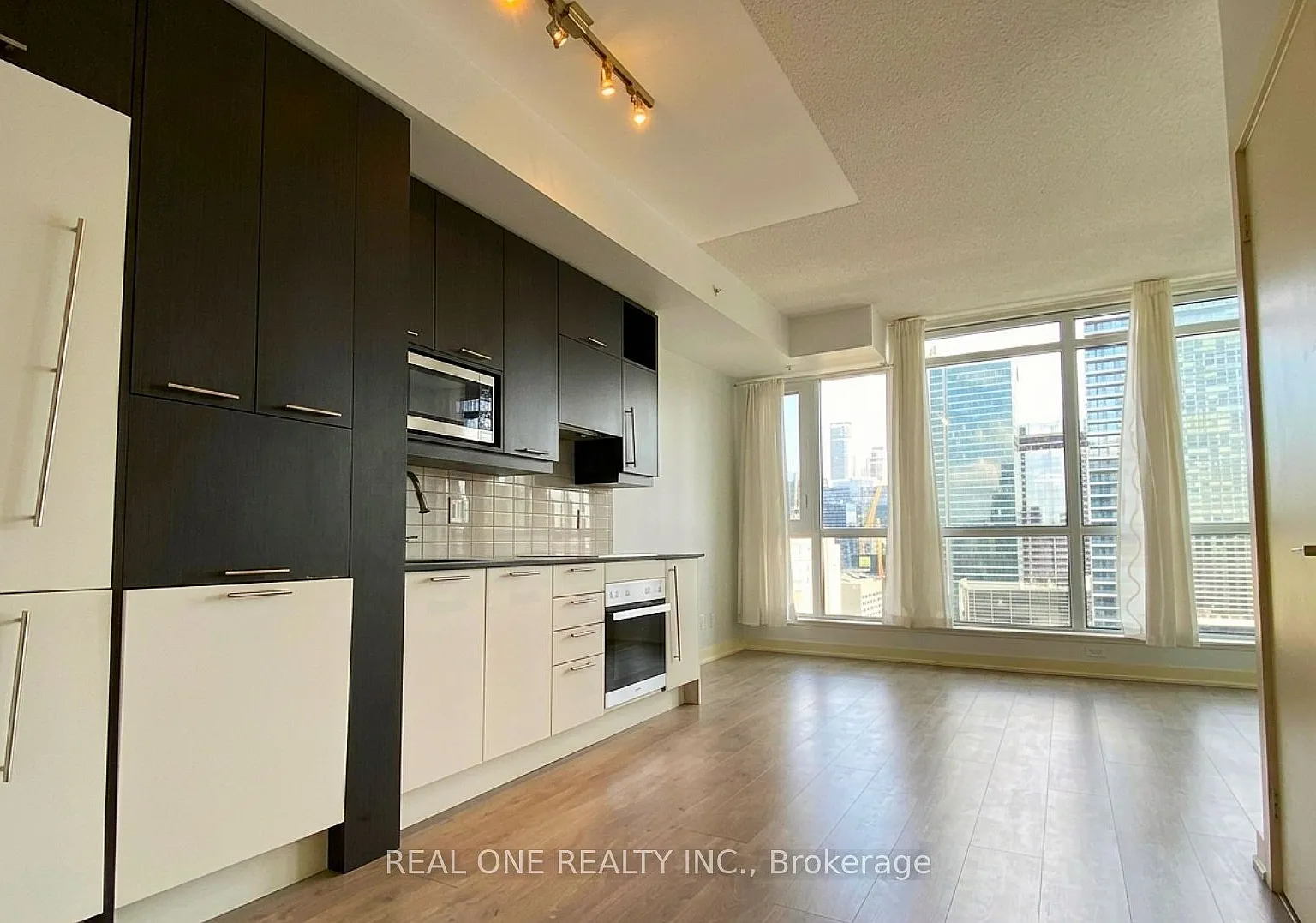 1 bed, $2,500 — Photo 3