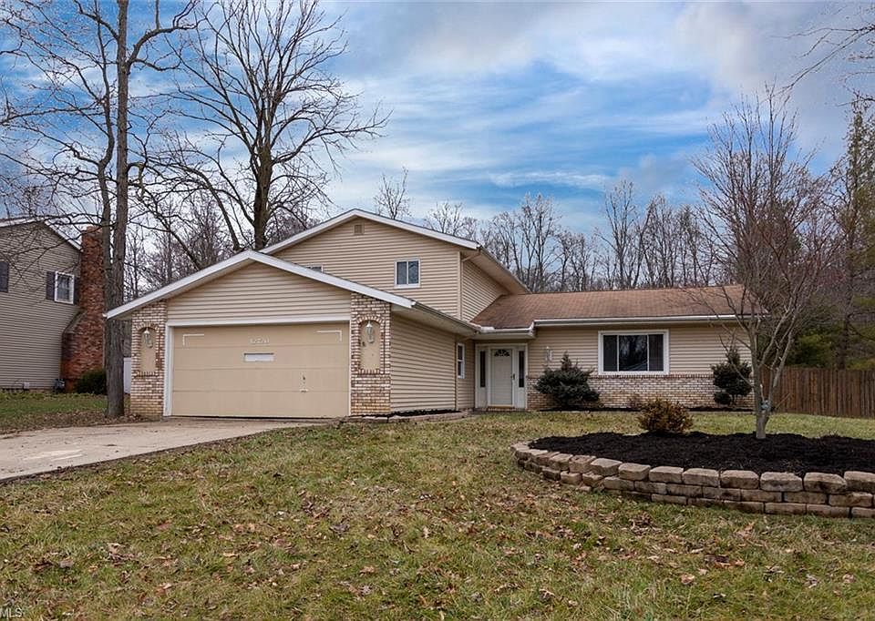1st image of 12720 Woodridge Dr
