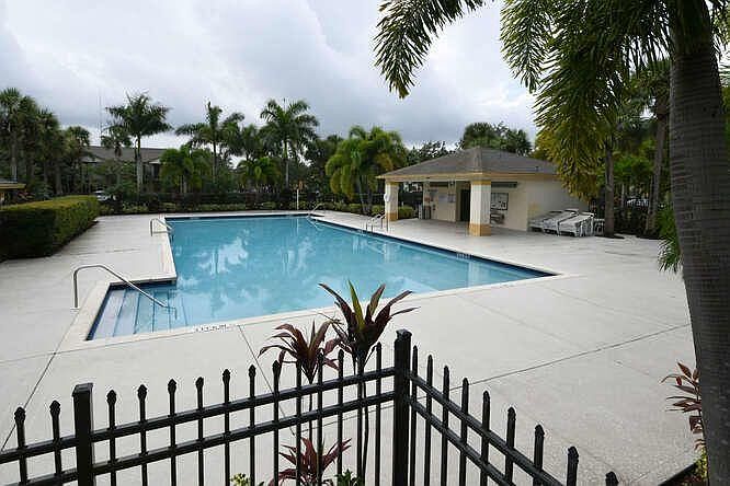 1st image of 2487 SE Ruskin Dr