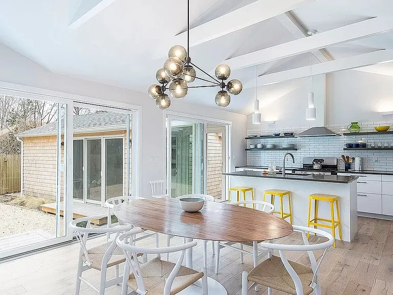 39 Peconic Ave — Photo 4