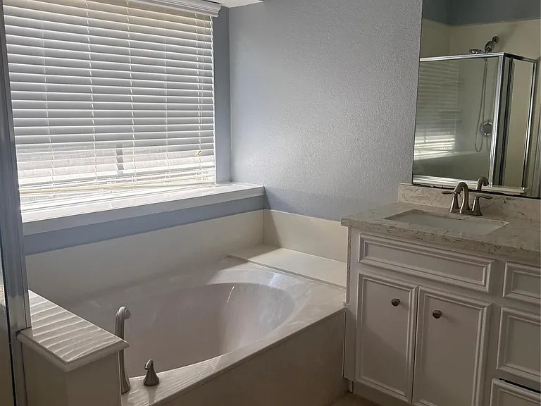 4727 Heritage Country Ln — Photo 8