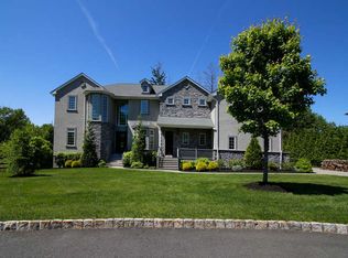 4 Frueh Ct, Old Tappan, NJ 07675