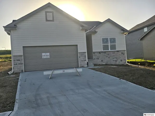 15955 Kempten Creek Dr, Bennington, NE 68007