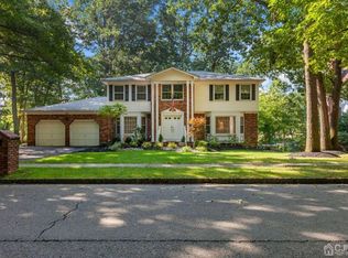 48 Oak Crest Dr, East Brunswick, NJ 08816