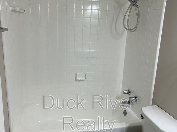5th image of 203 Hunter Dr #B