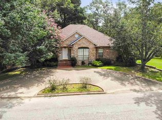 1099 Sherwood St, Gladewater, TX 75647