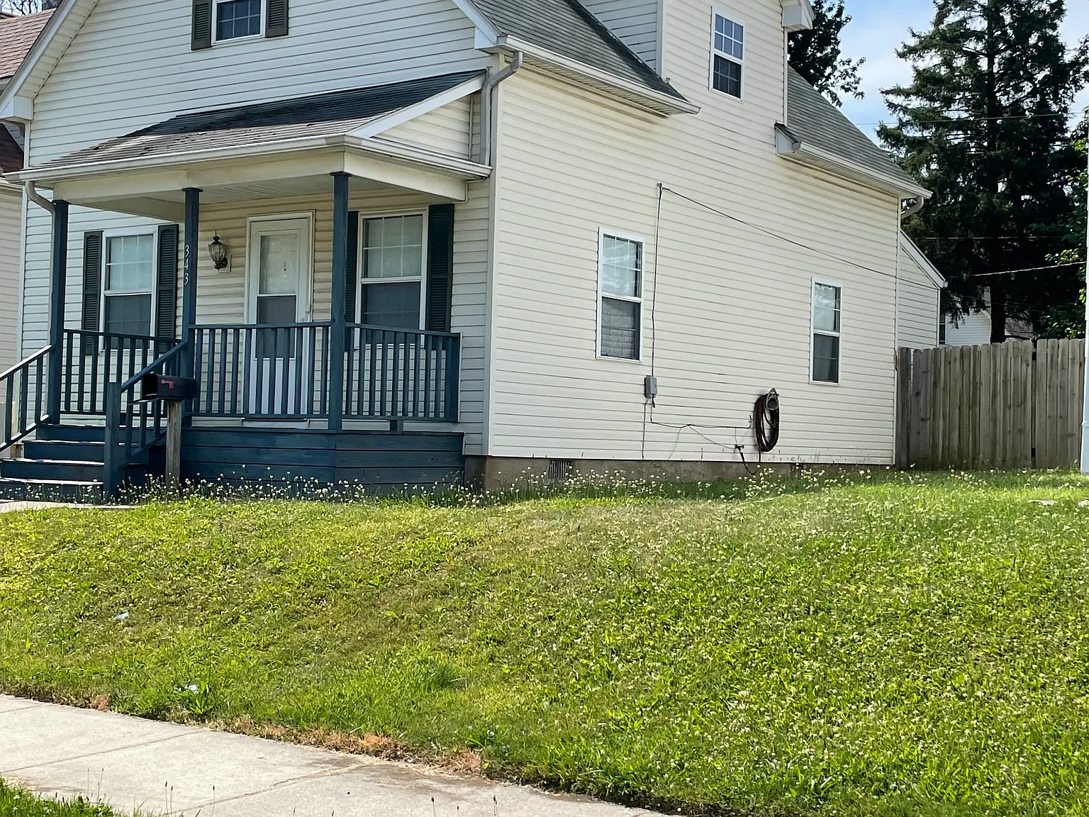 3 bed, 1.5 bath, 1188 sqft, $1,100 — Photo 1