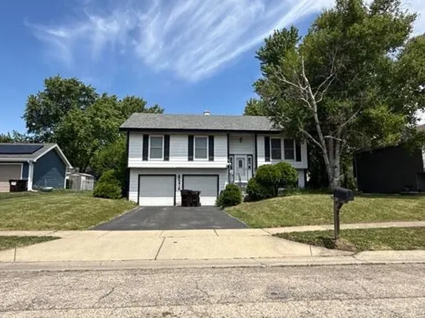 5416 Brittany Dr, McHenry, IL 60050