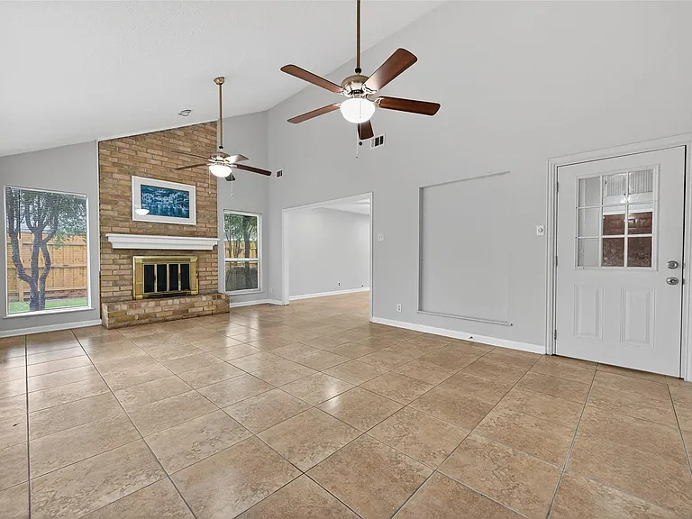 6102 Crakston St — Photo 3