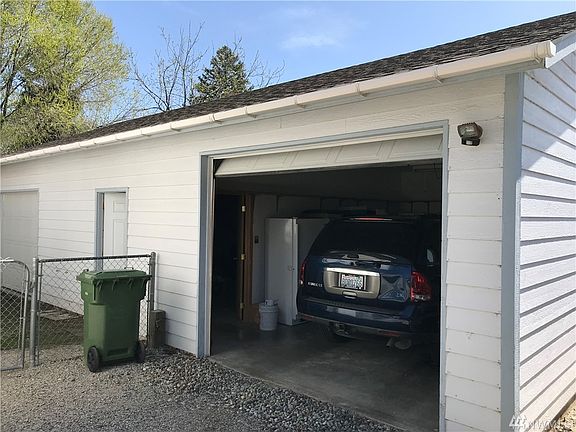 4th image of 618 4th Ave N
