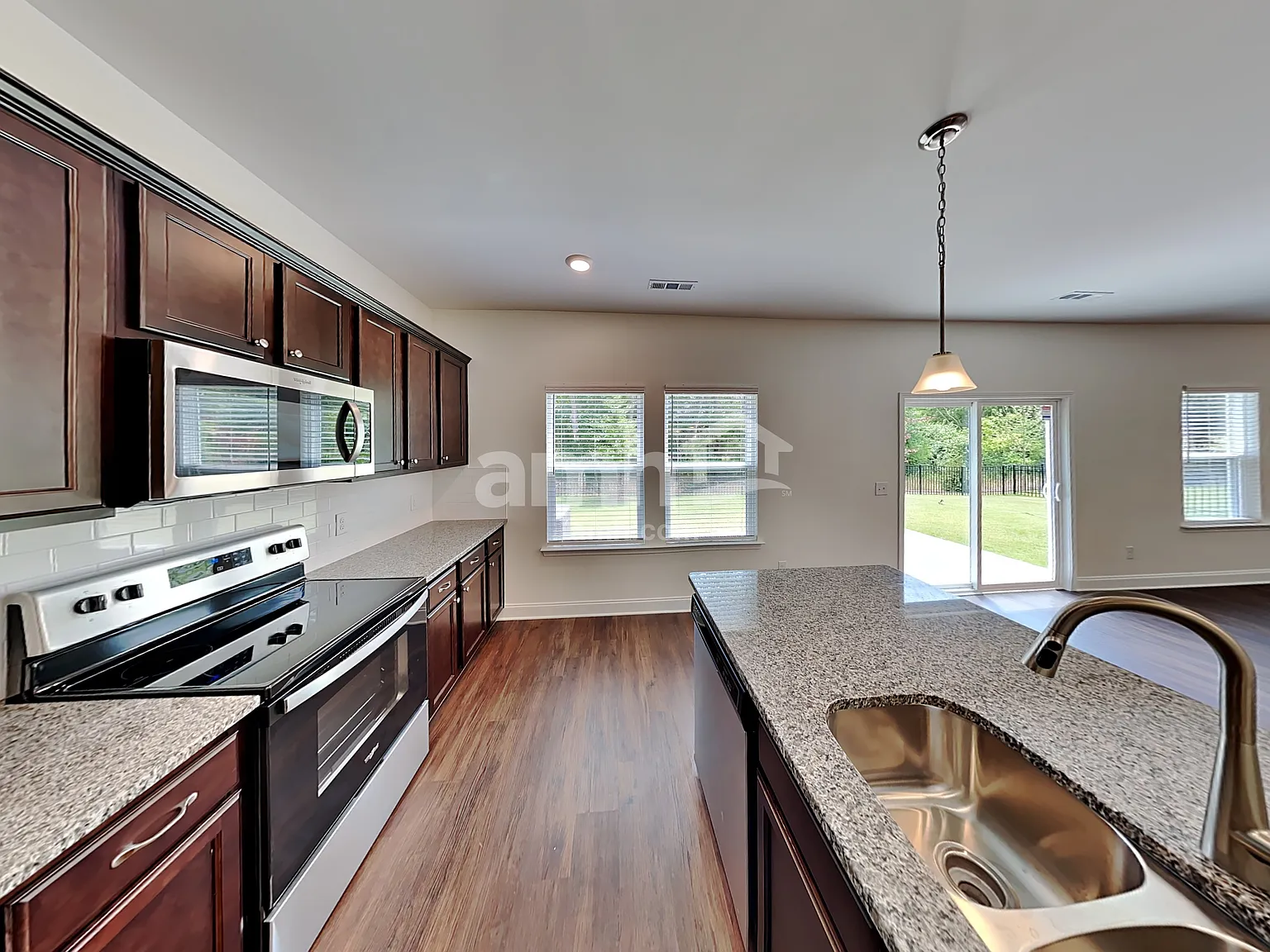 3 bed, 2.5 bath, 1895 sqft, $2,700 — Photo 3