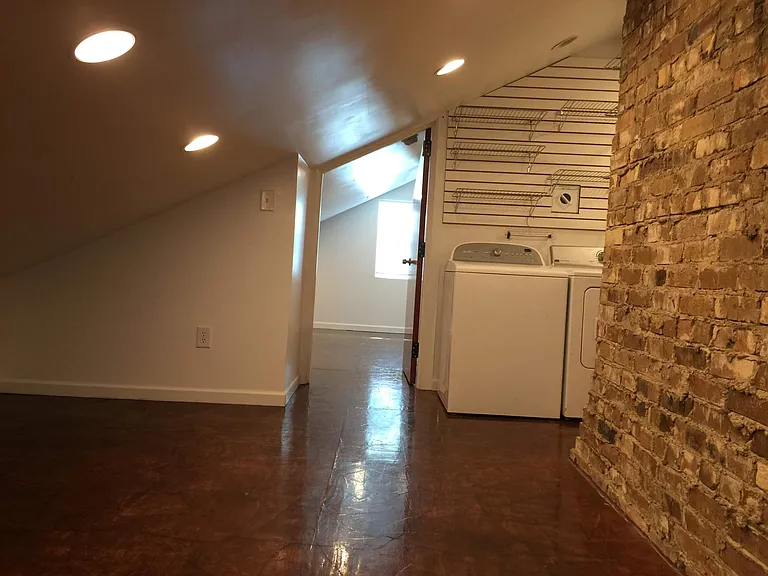 1028 W Hickory St — Photo 15