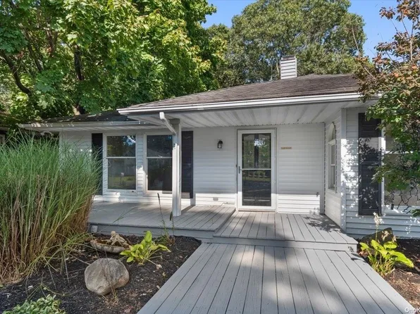 8 W End Avenue, Shirley, NY 11967