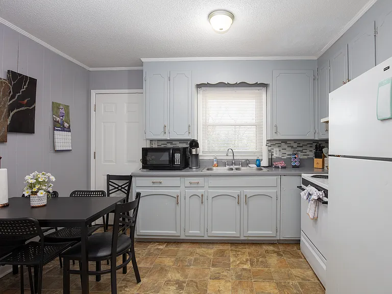 812 Riviera Dr #810 — Photo 8