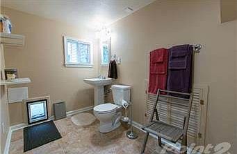 5233 downstairs bath