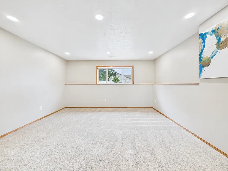 2505 N Vincent Ave — Photo 30