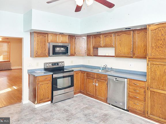 5th image of 422 Pine Hill St