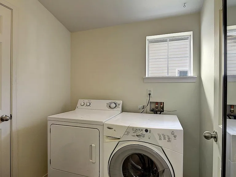 8524 Midvale Ave N #B — Photo 15